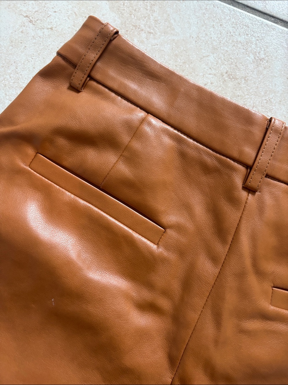 7 For All Mankind Pleated High Rise Vegan Leather Shorts Sz S Camel Brown Cognac - Picture 11 of 13